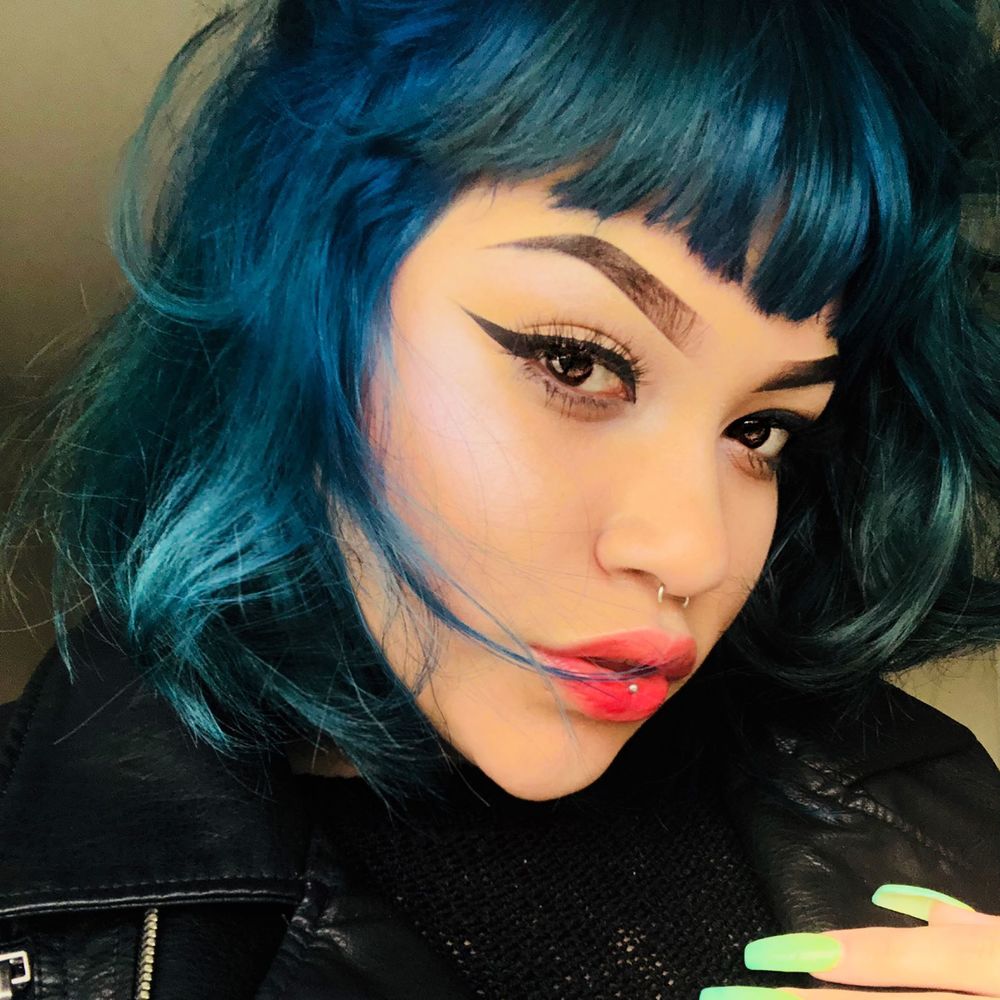 Meet your Posher, Bee